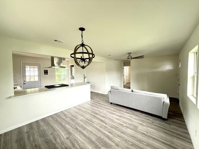 Building Photo - 8113 Tavenor Ln