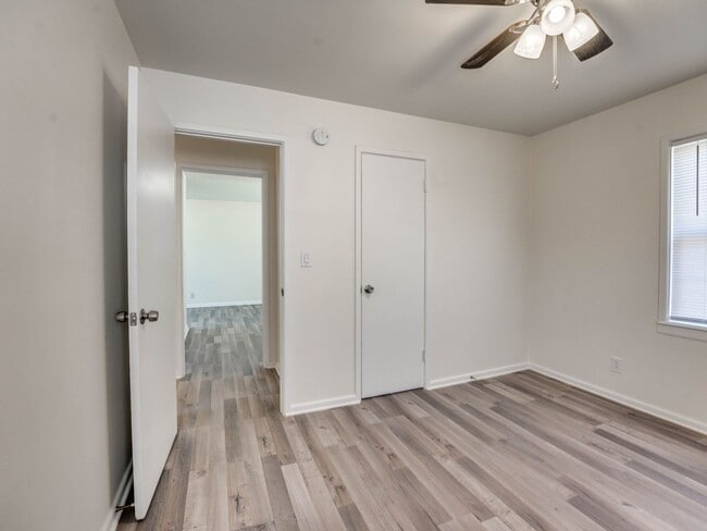 Building Photo - 2 Bedroom, 1 Bath Home in Shawnee!