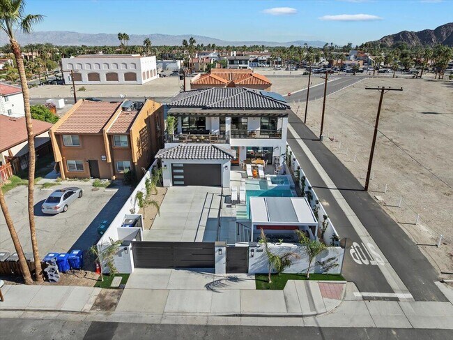 Building Photo - 51116 Avenida Mendoza