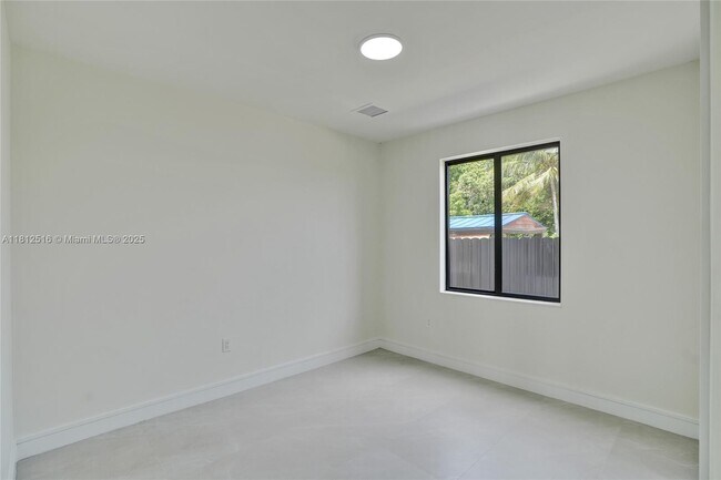 Building Photo - 5145 E 3rd Ave