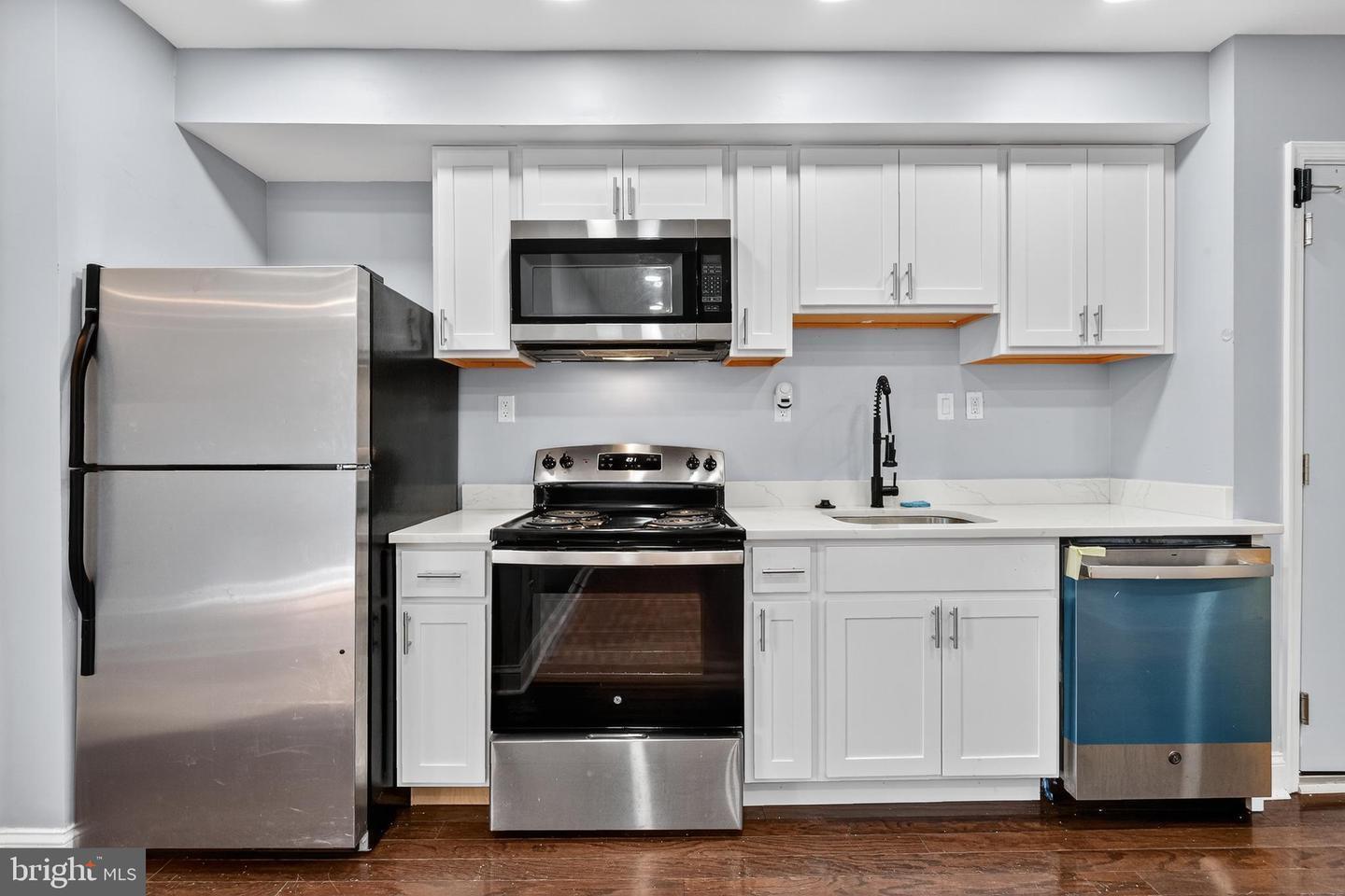 Building Photo - 313 Parkland Pl SE