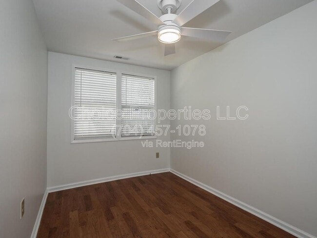 Building Photo - 5111 Valley Stream Rd