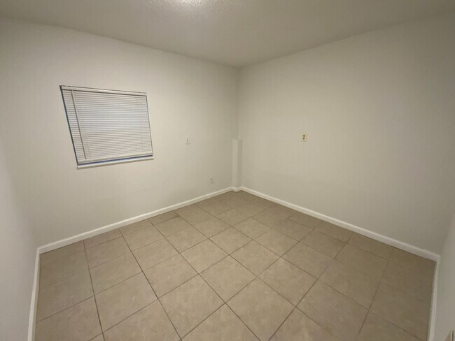 Building Photo - 211 Snead Dr