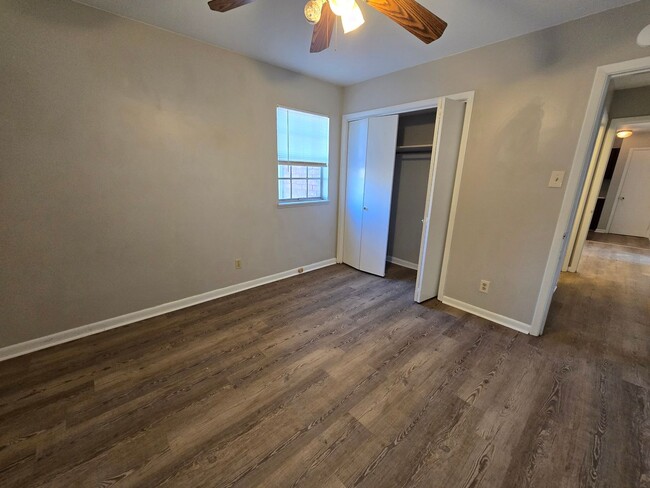 Building Photo - 6408 Bluebird Ln