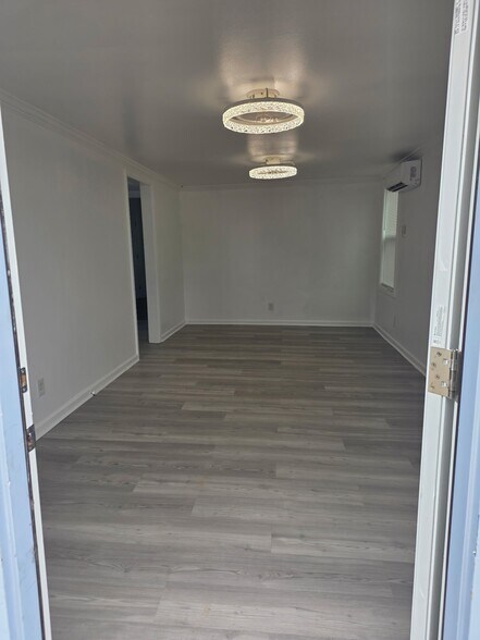 Building Photo - 1844 Line Ave