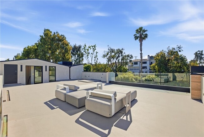 Building Photo - 400 Heliotrope Ave