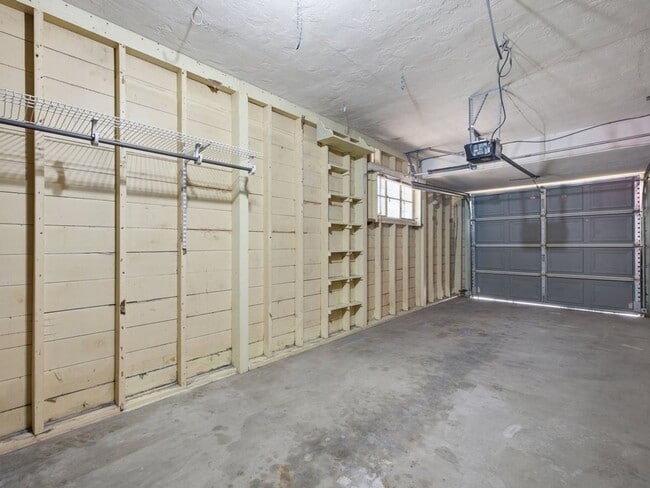 Building Photo - Charming 2-Bedroom Home with Vintage Character & Modern Comforts