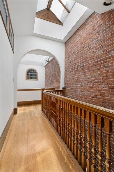 Building Photo - 1760 Beacon St
