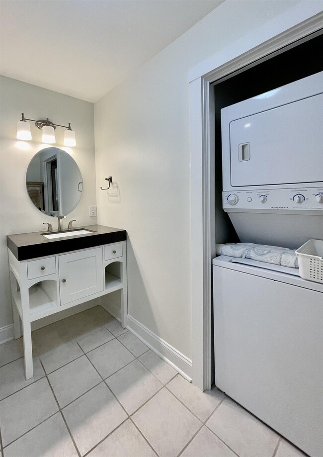 Building Photo - 160 Palmetto Rd