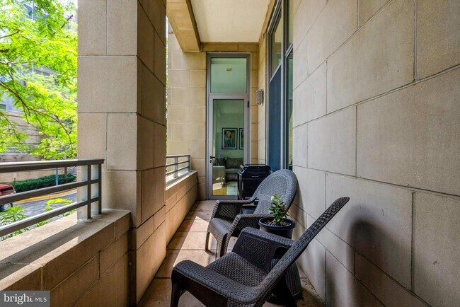 Building Photo - 8220 Crestwood Heights Dr