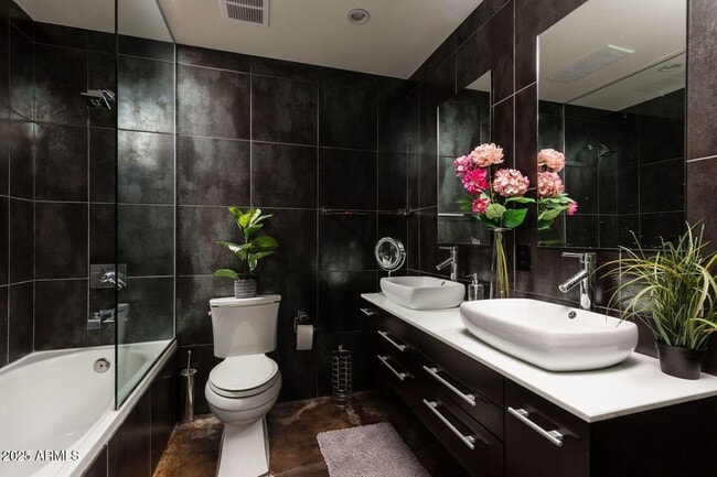 Building Photo - 5002 N 38th Pl