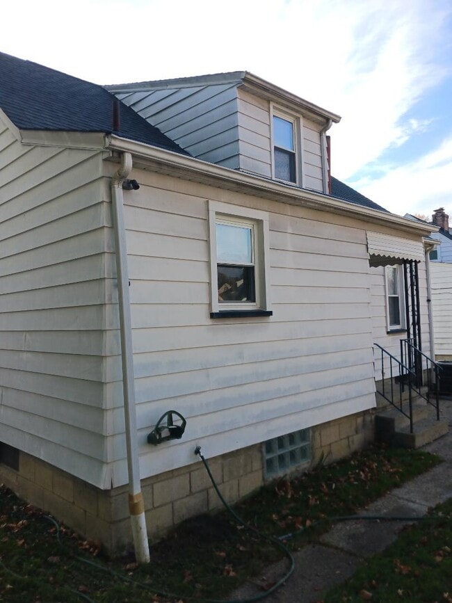 Building Photo - 2212 Kirk Rd