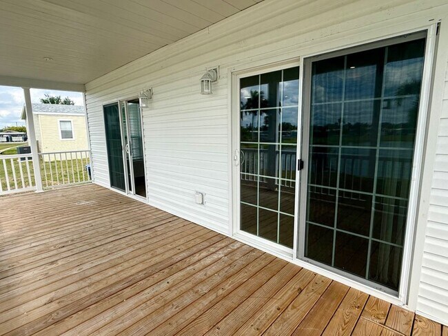 Building Photo - 7608 Lakeshore Dr