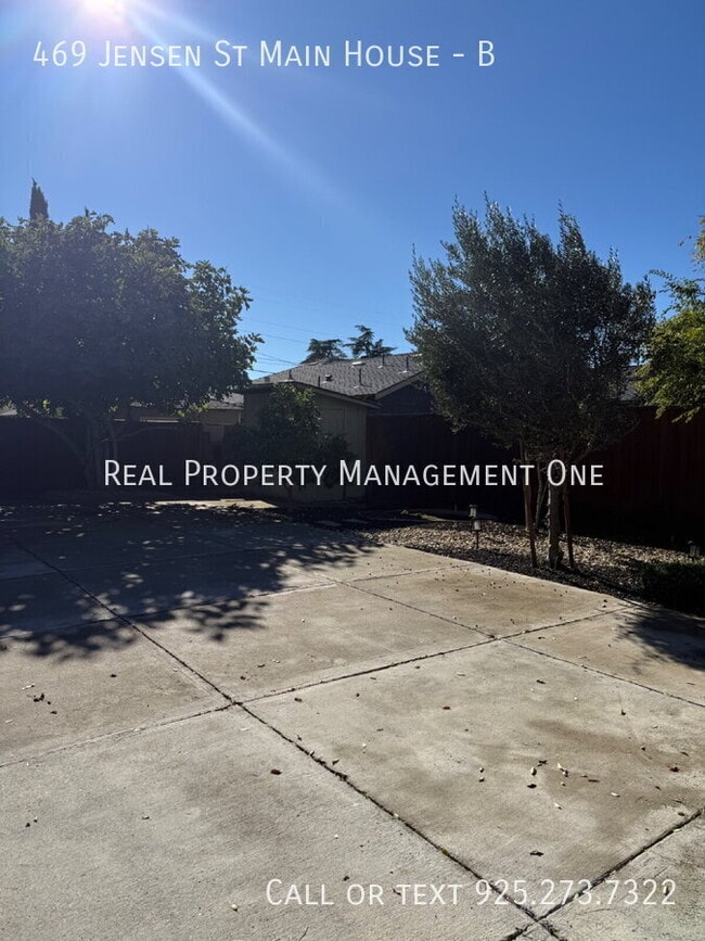 Building Photo - 469 Jensen St