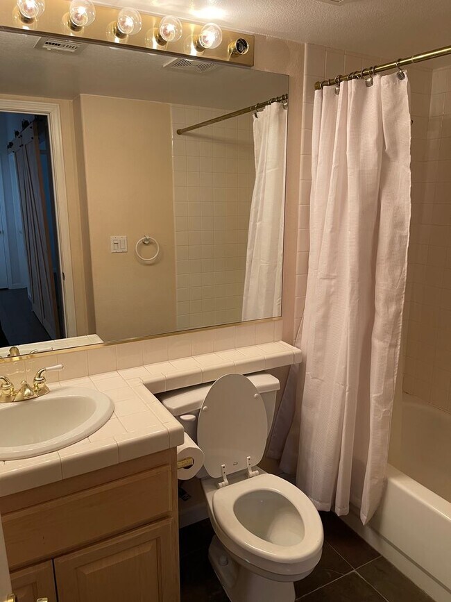 Building Photo - Charming 3-Bedroom Home Backing to Greenway with Golf Course Access