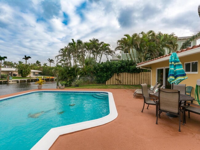 Building Photo - 4930 NE 27th Ave