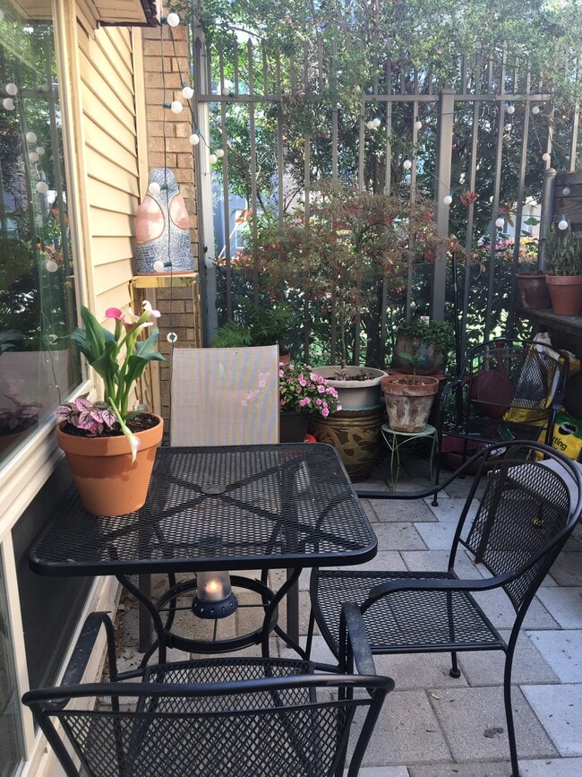 Spacious private patio - 2710 Douglas Ave