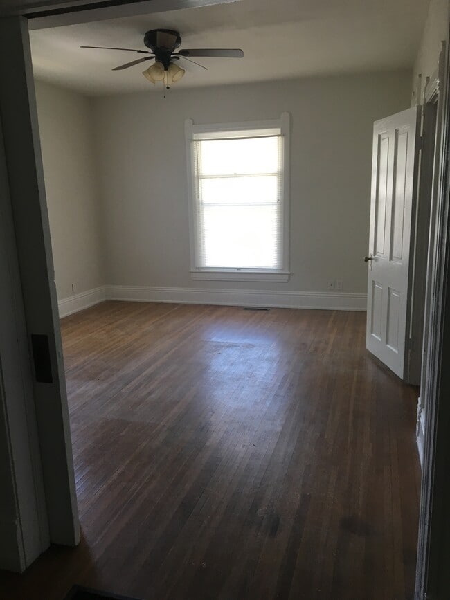 Building Photo - 505 S Roney St
