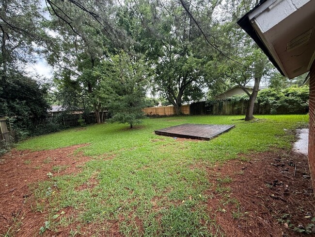 Building Photo - 5712 Roxboro Dr