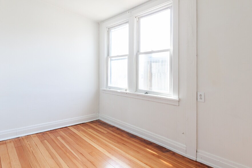 Building Photo - 1634 N Whipple St