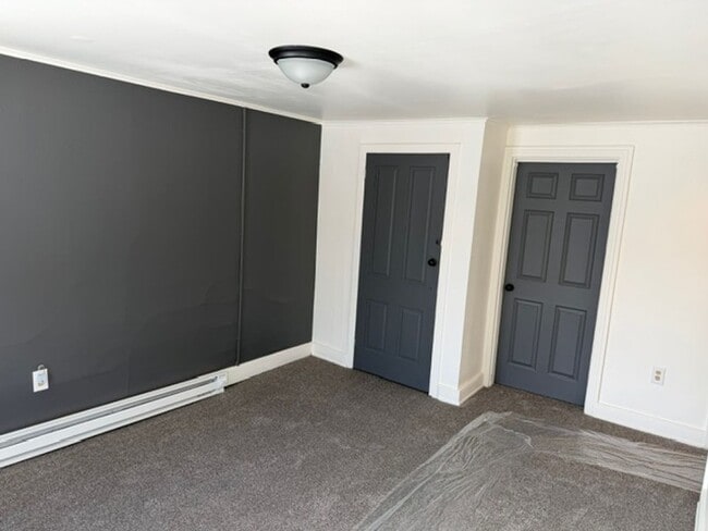 Building Photo - Renovated 3–4BR Townhome | $1,295 | Available Now