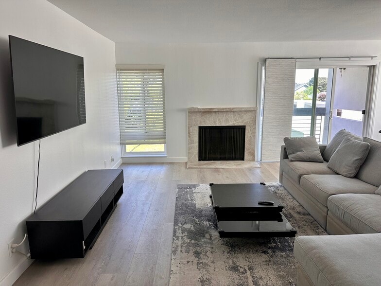 Building Photo - 1041 Shell Blvd