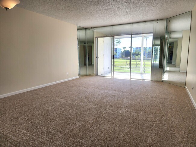 Building Photo - 3661 Via Poinciana