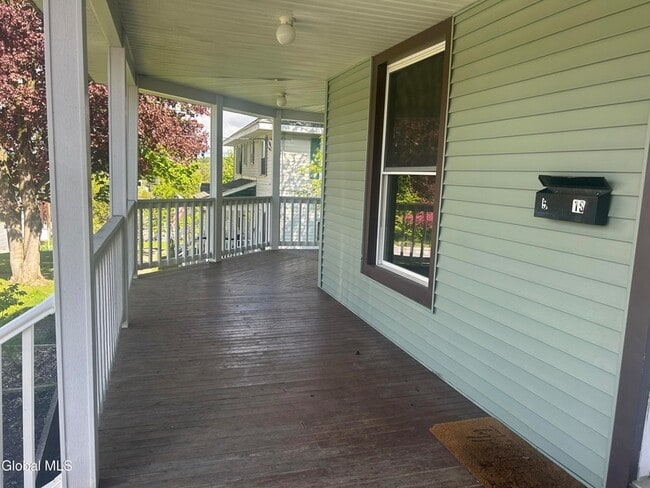 Building Photo - 44 Montcalm St