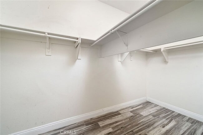 Building Photo - 12833 Biscayne Ave