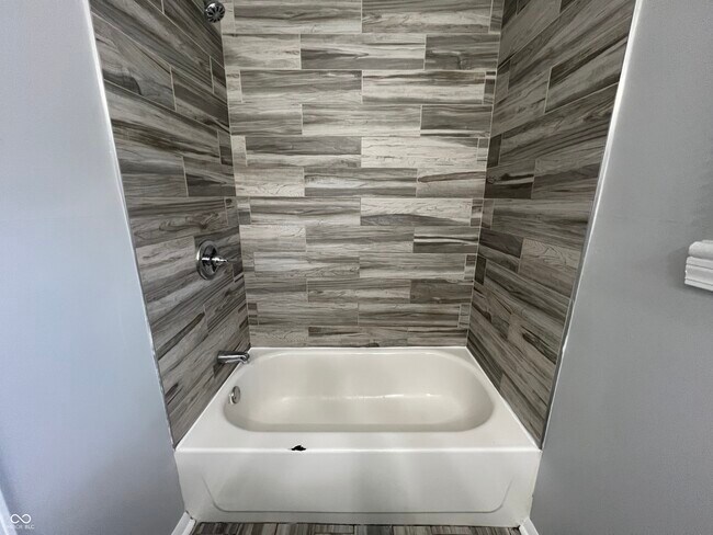 Building Photo - 302 S Randolph St