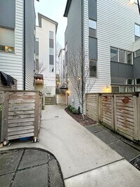 Building Photo - 3bd/2ba Seattle Townhome