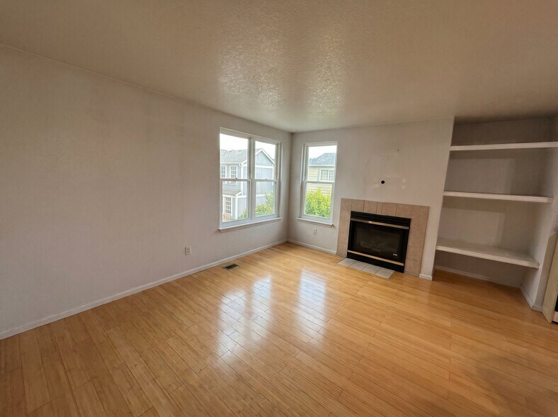 Building Photo - 8043 Clay Dr