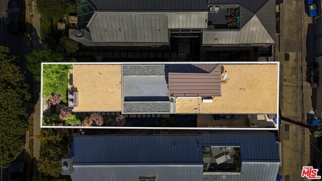 Building Photo - 744 Marine St