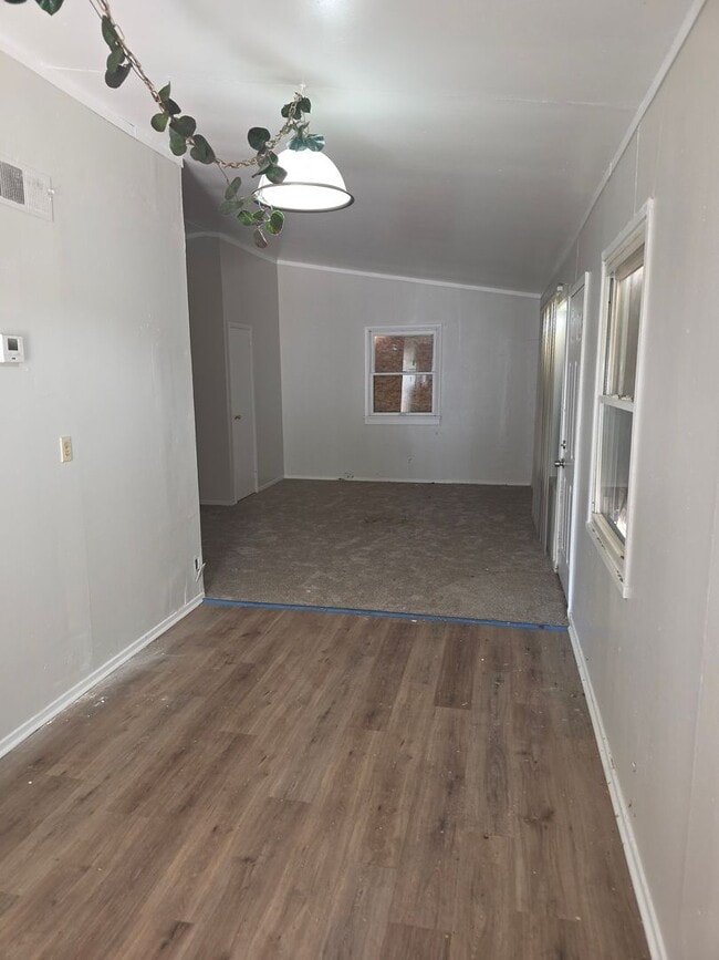 Building Photo - LIMITED TIME**NO APPLICATION FEE**1/2 OFF DEPOSIT**