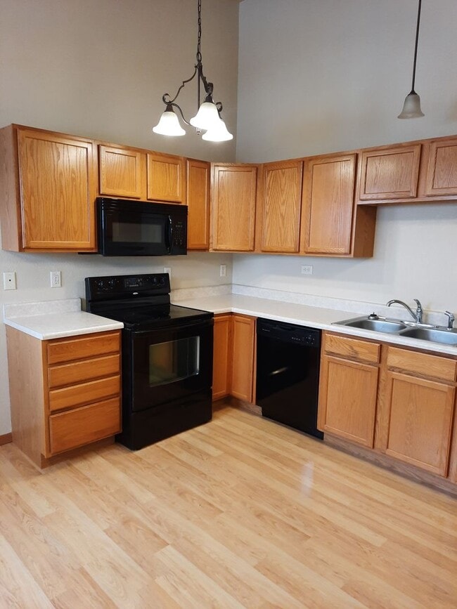 Building Photo - 3 BEDROOM | 2 BATH | TRI-LEVEL | NORTH