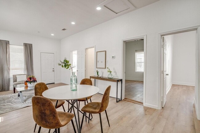 Building Photo - Charming Renovated 3-bedroom, 2-bathroom home!