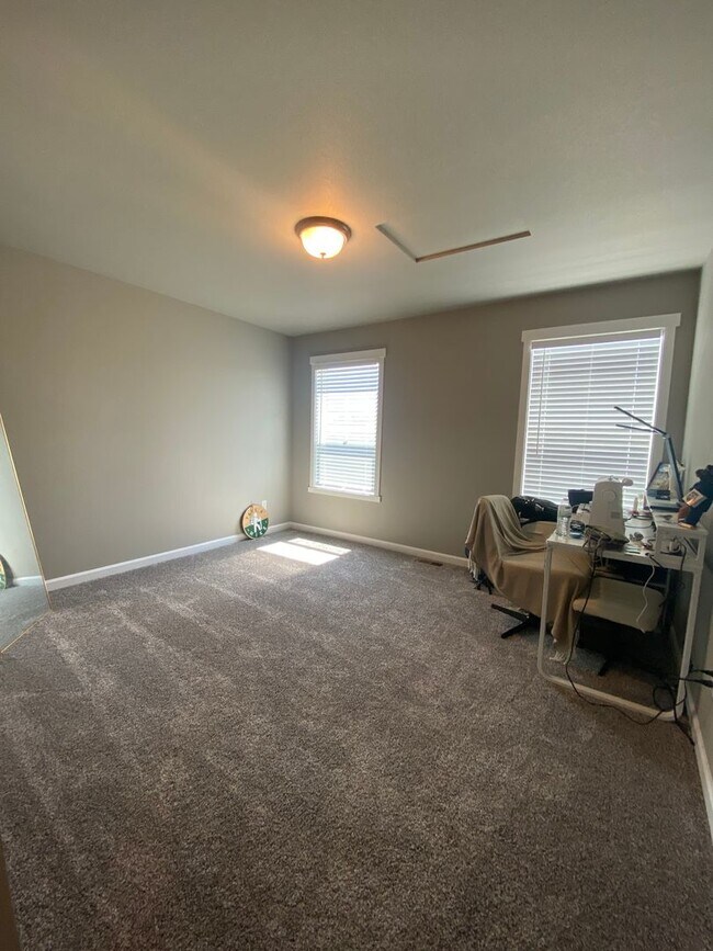 Building Photo - Beautiful 3-Bedroom Home with Covered Rear...