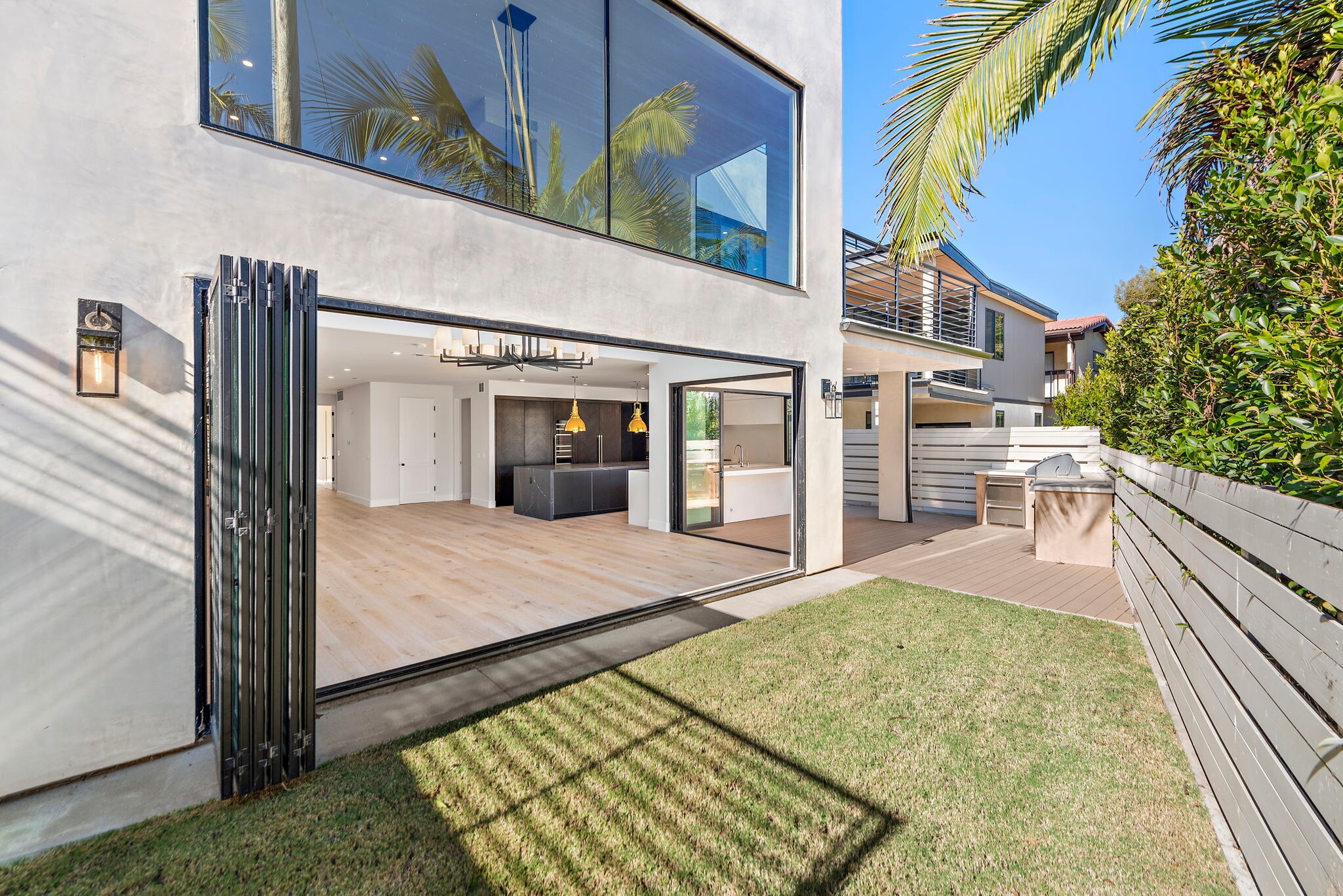 Building Photo - 207 W Avenida San Antonio