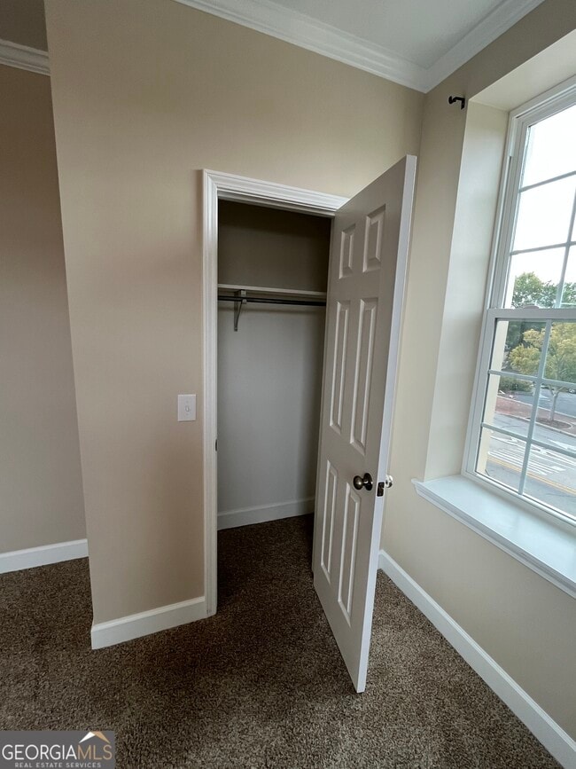 Building Photo - 65 E Main St