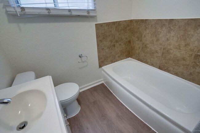 Building Photo - 4319 Santo Tomas Dr