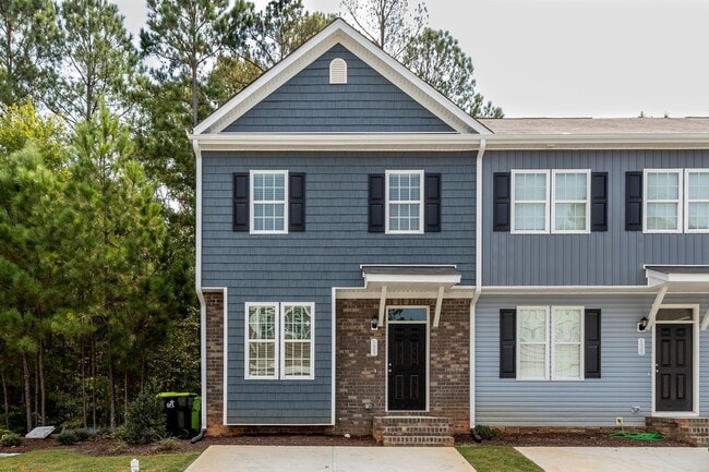 Building Photo - 3 bedroom/2.5 Bath End Unit Townhome in Ho...