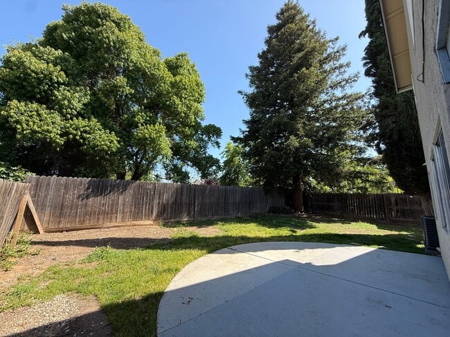 Building Photo - 4 bed | 2.5 bath | 1712 SF | 2 Car Garage | Two Story | Tenant pays $175 monthly for WS&G