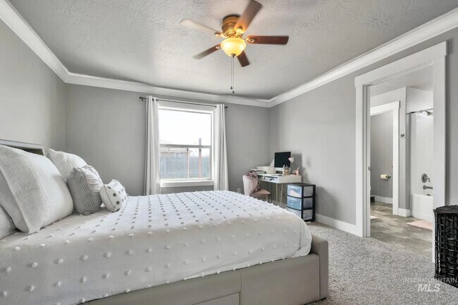 Building Photo - 1025 SW Bonnie St