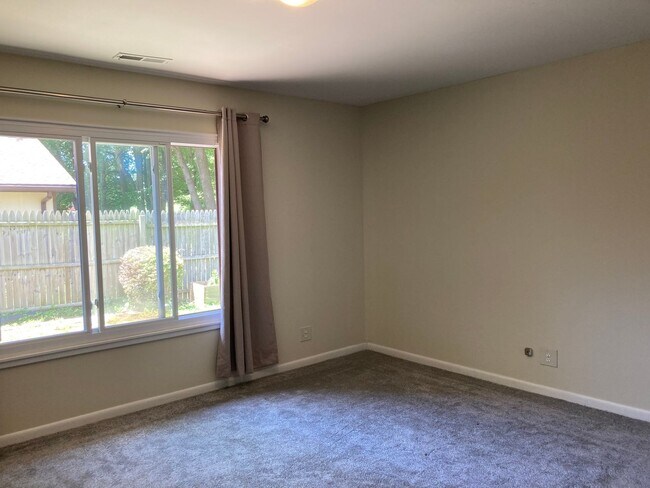 Building Photo - 16 Aquarius Ct