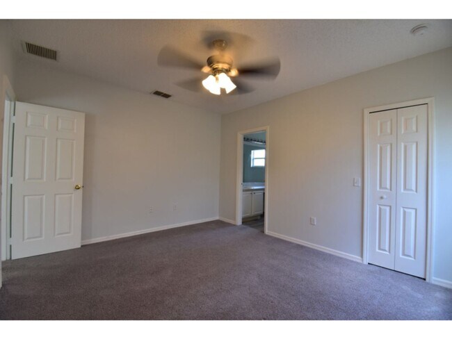 Building Photo - 553 Hummingbird Ct