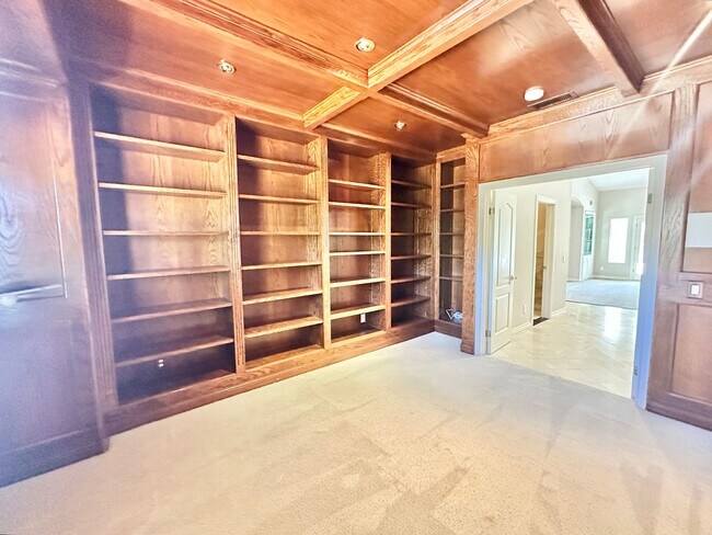 Building Photo - 4286 La Canada Rd