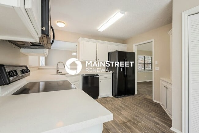 Building Photo - 3 Bedroom Pet-Friendly Home in OKLAHOMA CITY, OK with Main Street Renewal