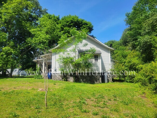Building Photo - ENJOY THE PRESTIGE OF THIS CHARMING HOME I...