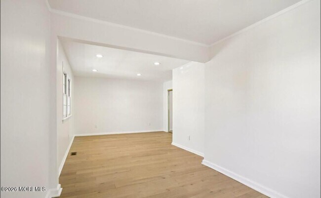 Building Photo - 99 Ravine Dr
