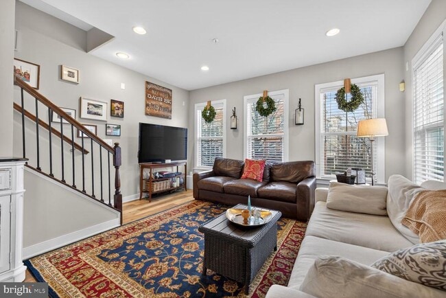 Building Photo - 724 Hendrix Ave